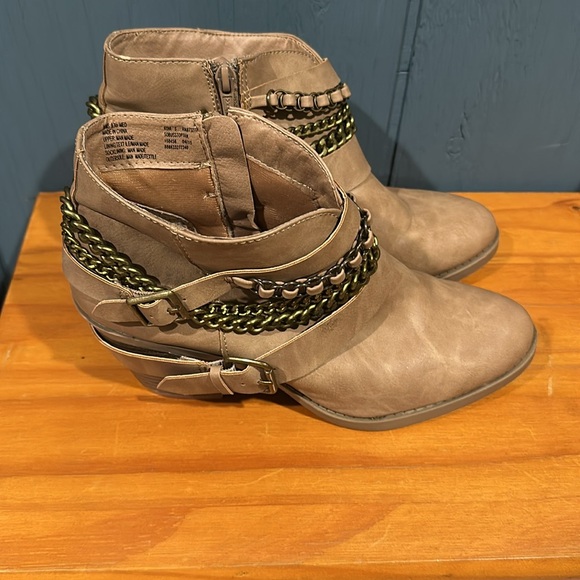 Women’s Brown Ankle  Boots.   🥾 Kohl’s size 9.5
Gently used. - Picture 3 of 5